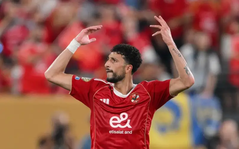 حقيقة مفاوضات بيراميدز ووسام أبو علي.. وكشف موقف اللاعب من الأهلي